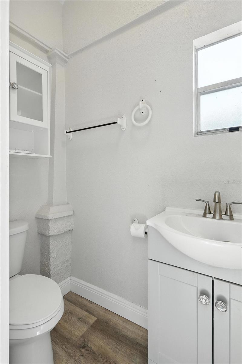 7012 N HUBERT AVE — photo 28