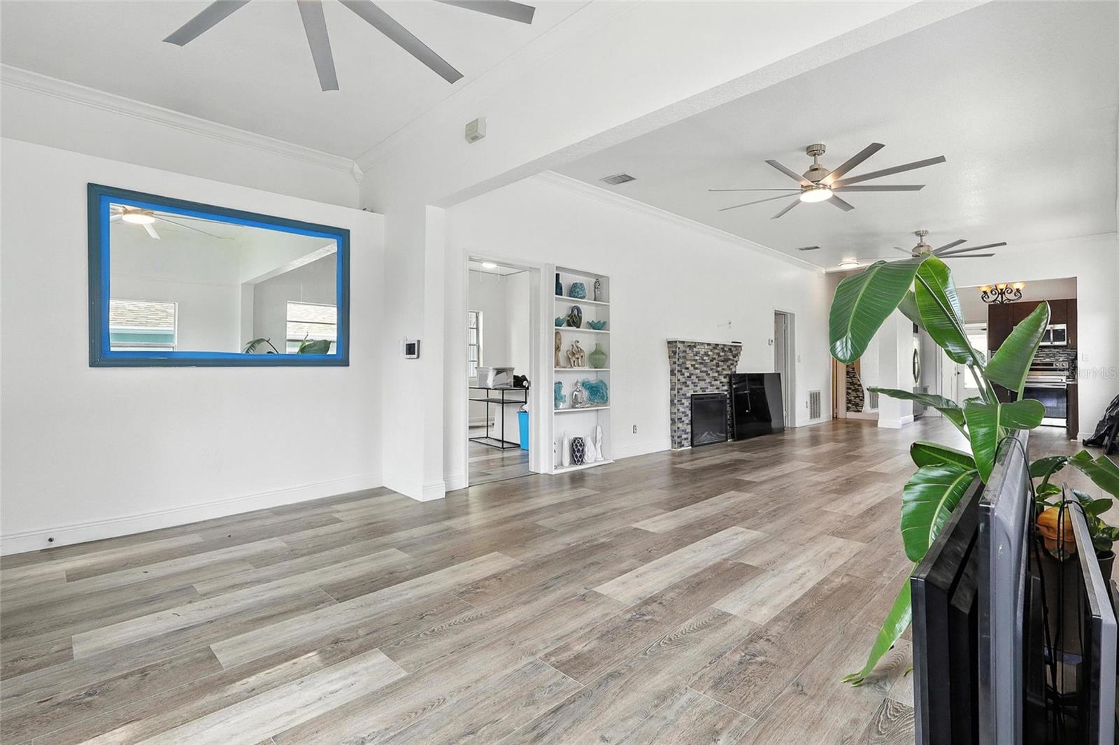 7012 N HUBERT AVE — photo 18