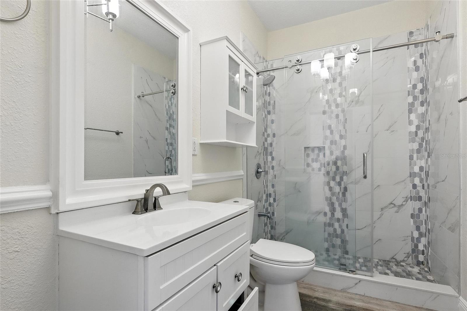 7012 N HUBERT AVE — photo 25