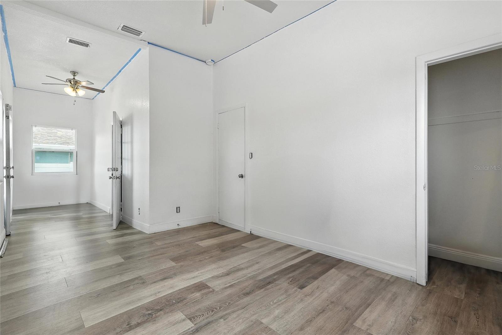 7012 N HUBERT AVE — photo 32