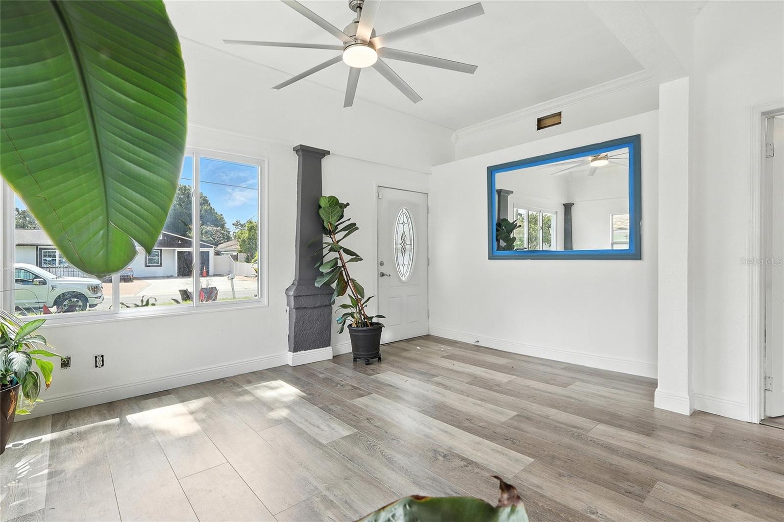 7012 N HUBERT AVE — photo 15