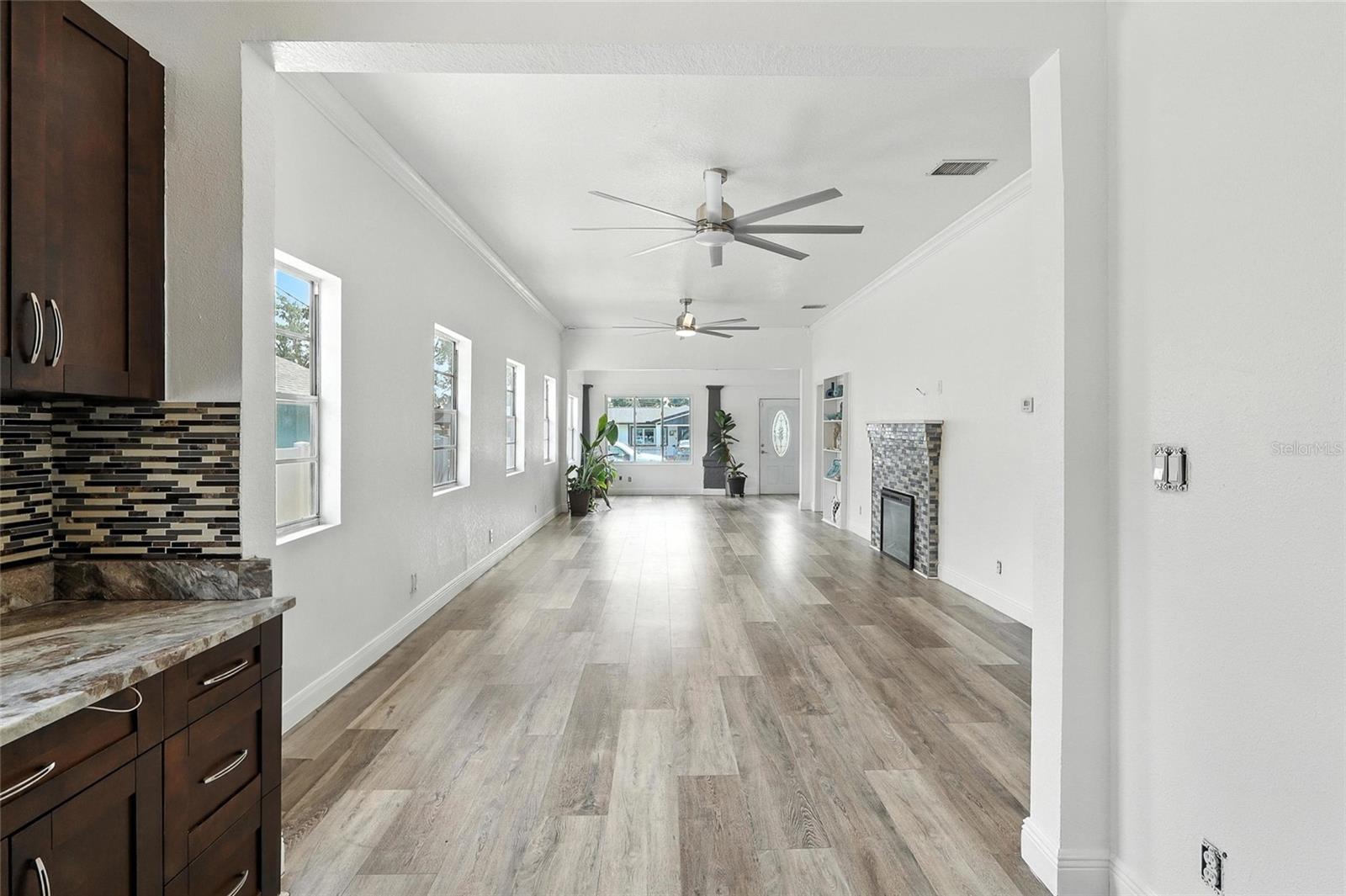 7012 N HUBERT AVE — photo 19