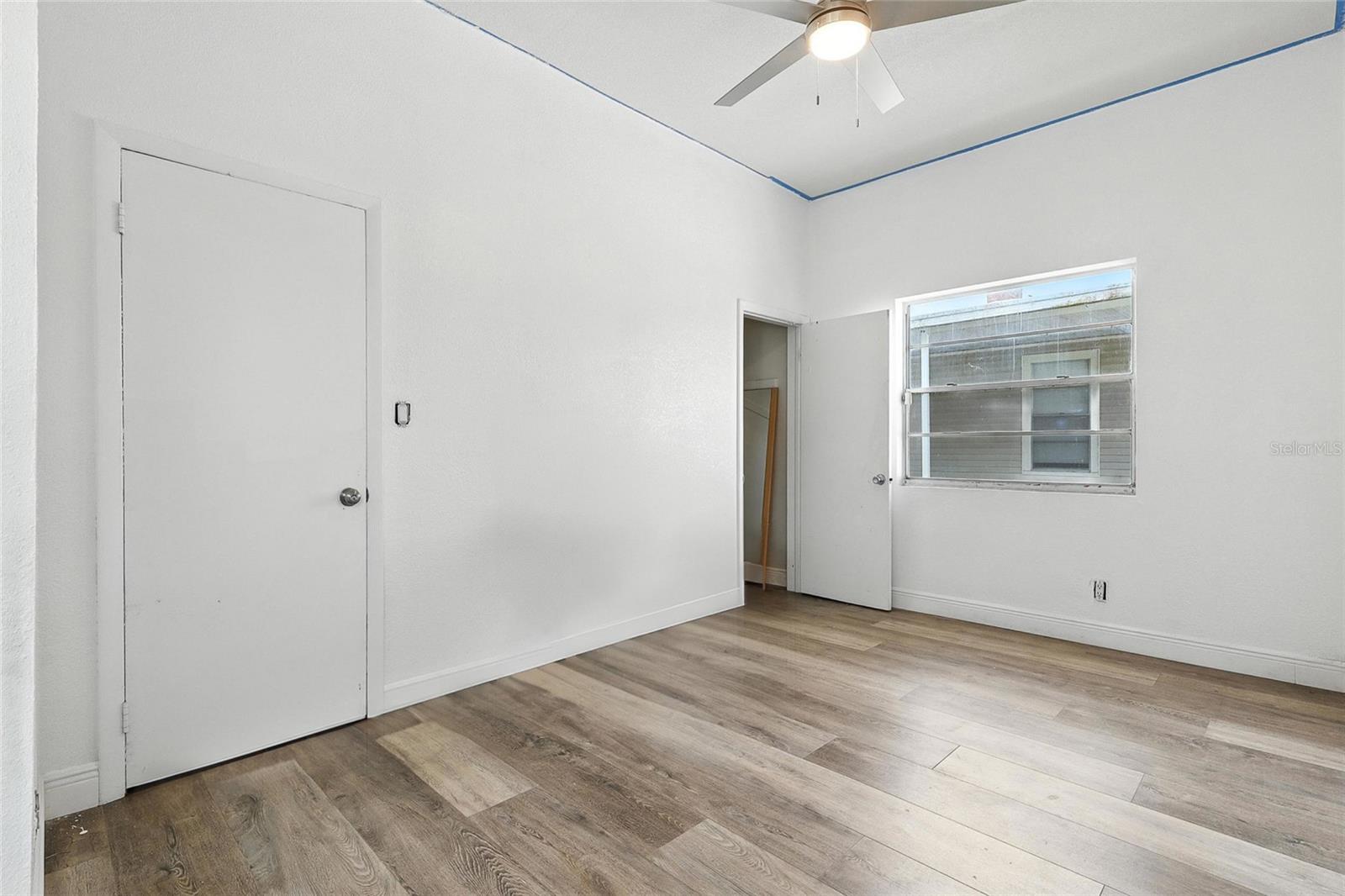 7012 N HUBERT AVE — photo 31