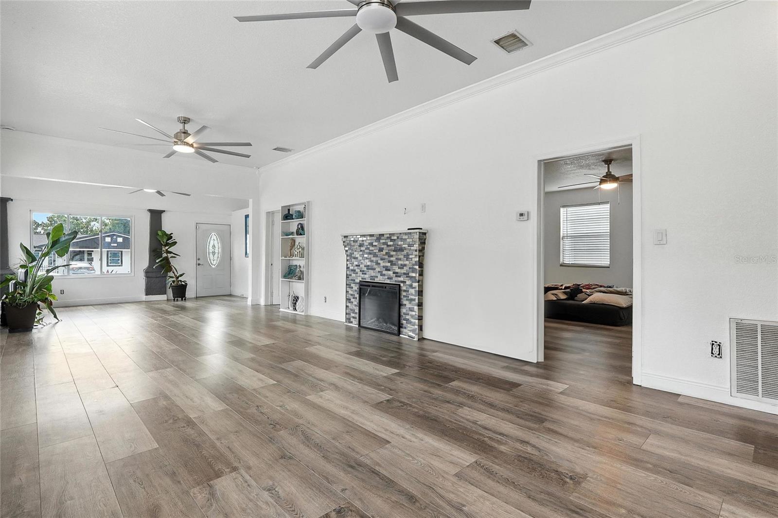 7012 N HUBERT AVE — photo 20
