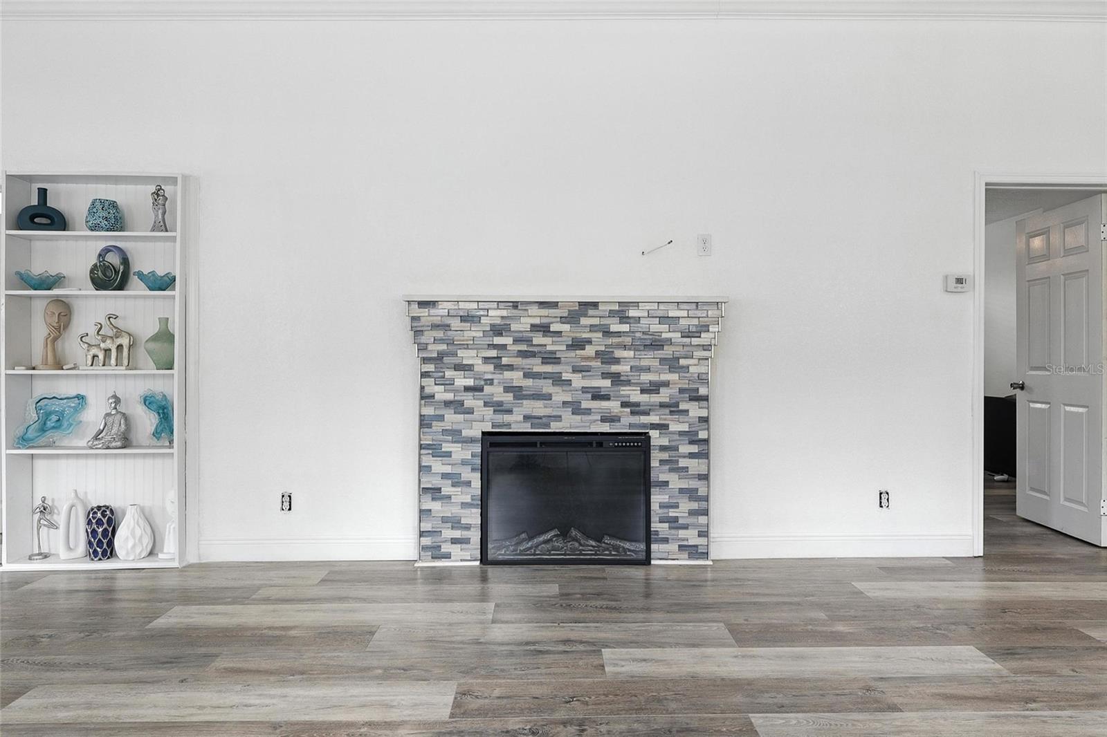 7012 N HUBERT AVE — photo 21
