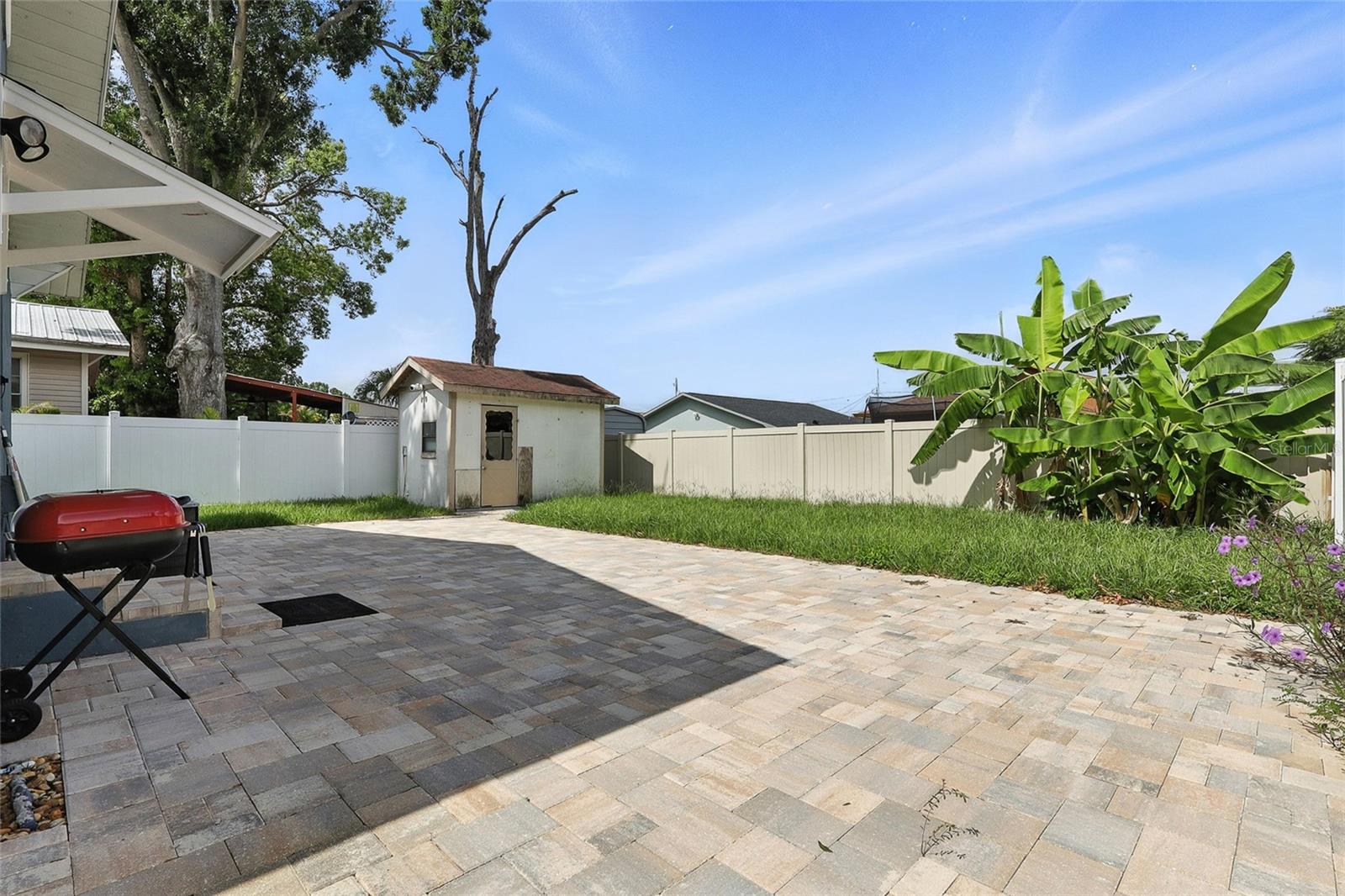 7012 N HUBERT AVE — photo 33