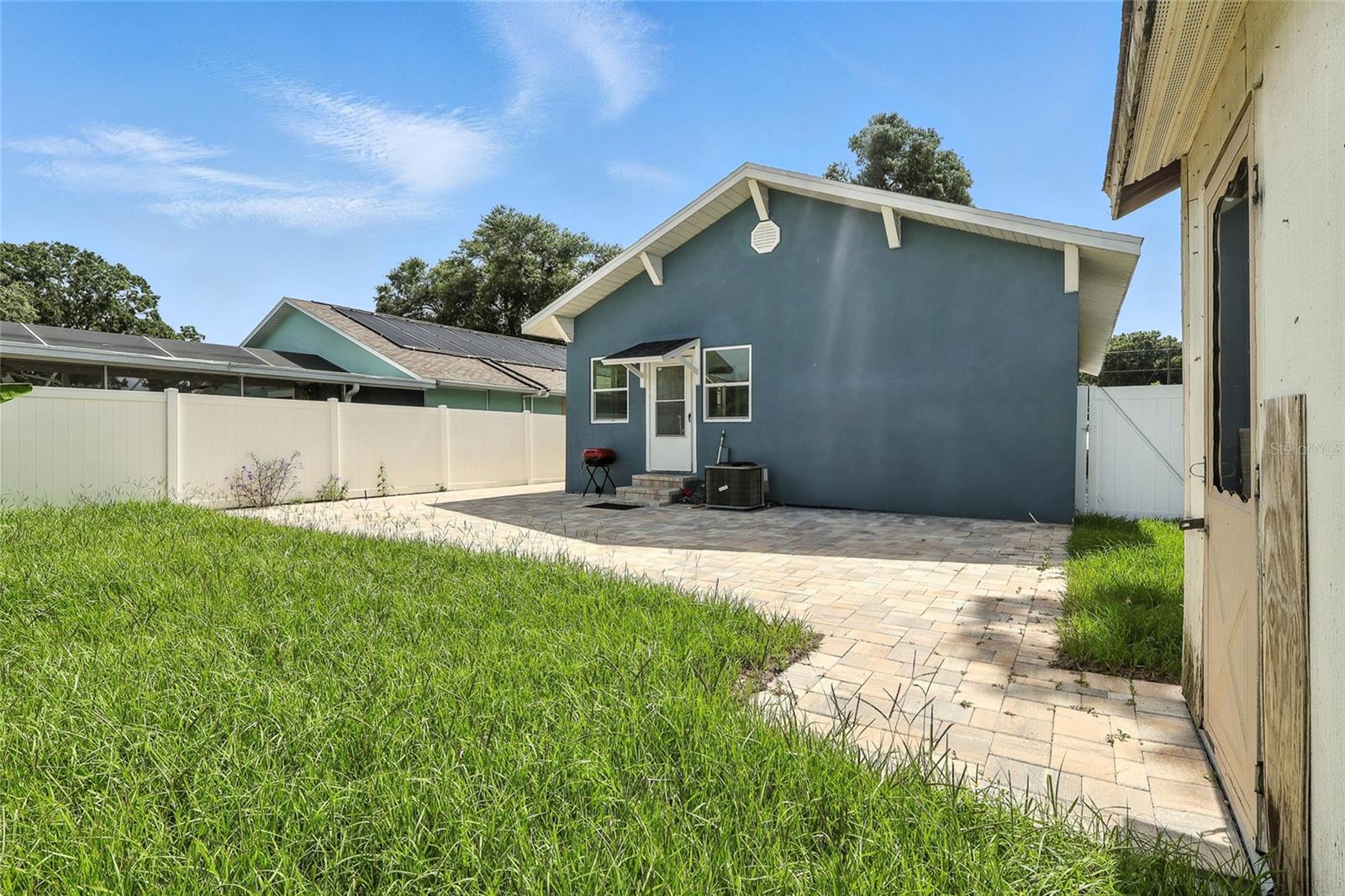 7012 N HUBERT AVE — photo 11