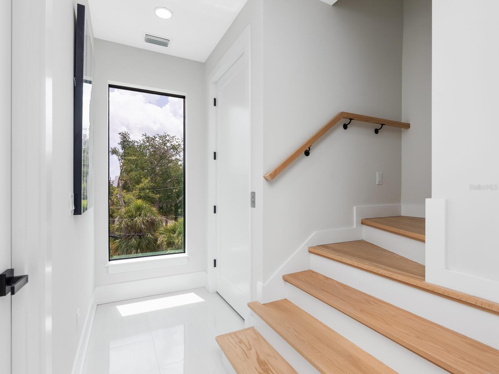 152 AUDUBON PL — photo 22