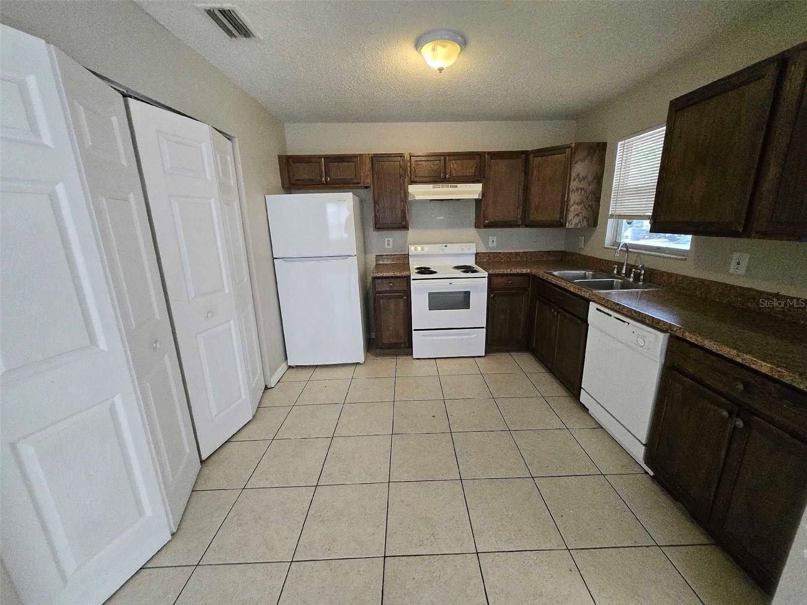 3112 GORDON CT — photo 2