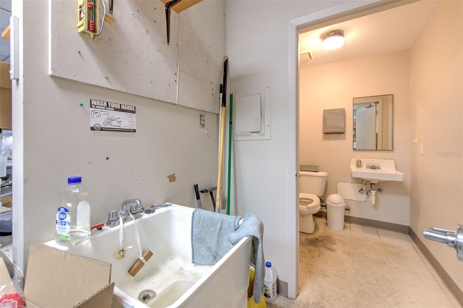 5537 SHELDON RD #V — photo 26