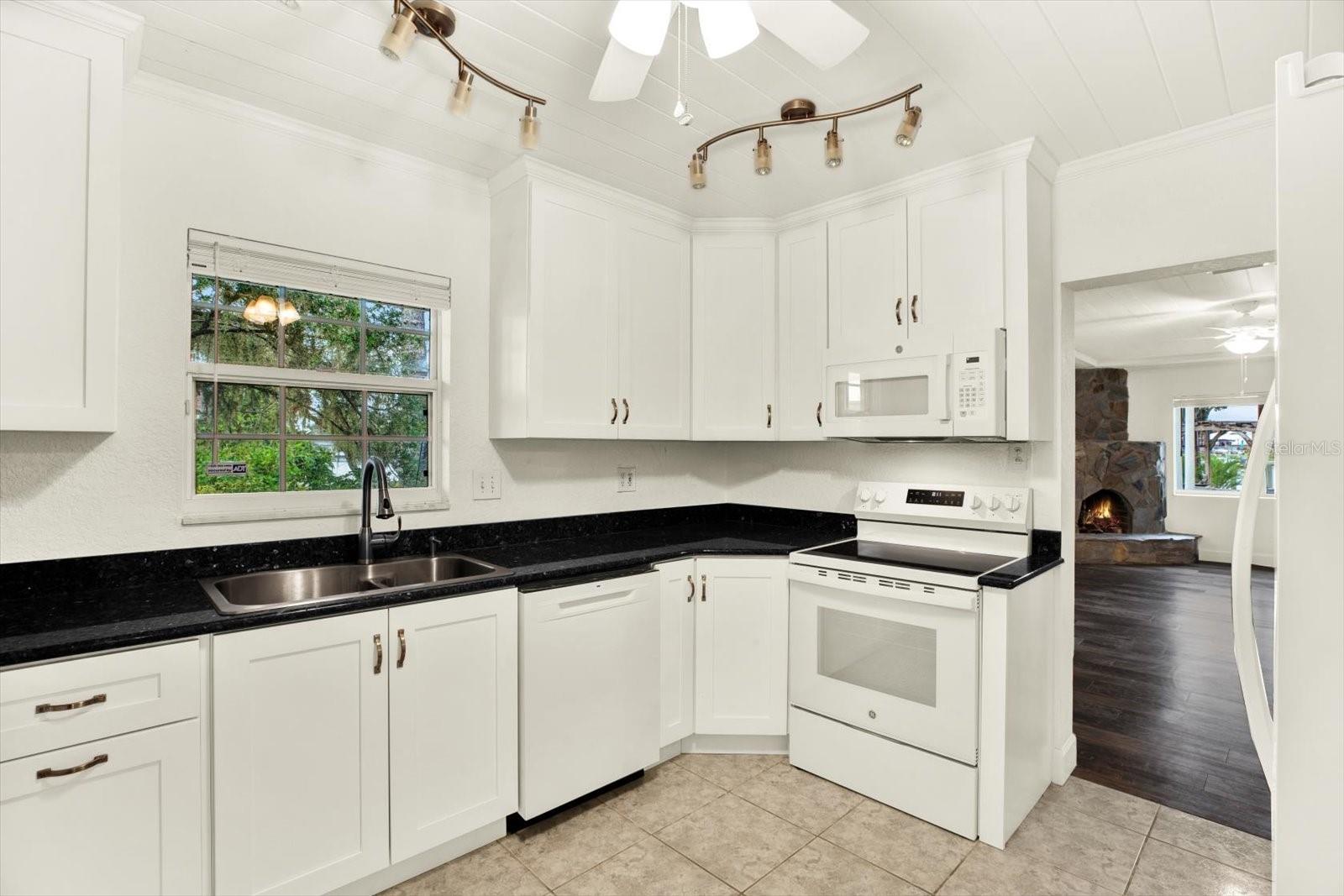 102 W NORTH BRANCH RD — photo 22