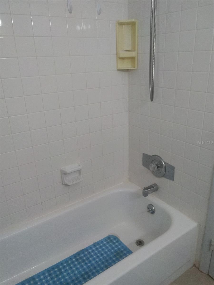 390 301 BLVD W #8D — photo 12