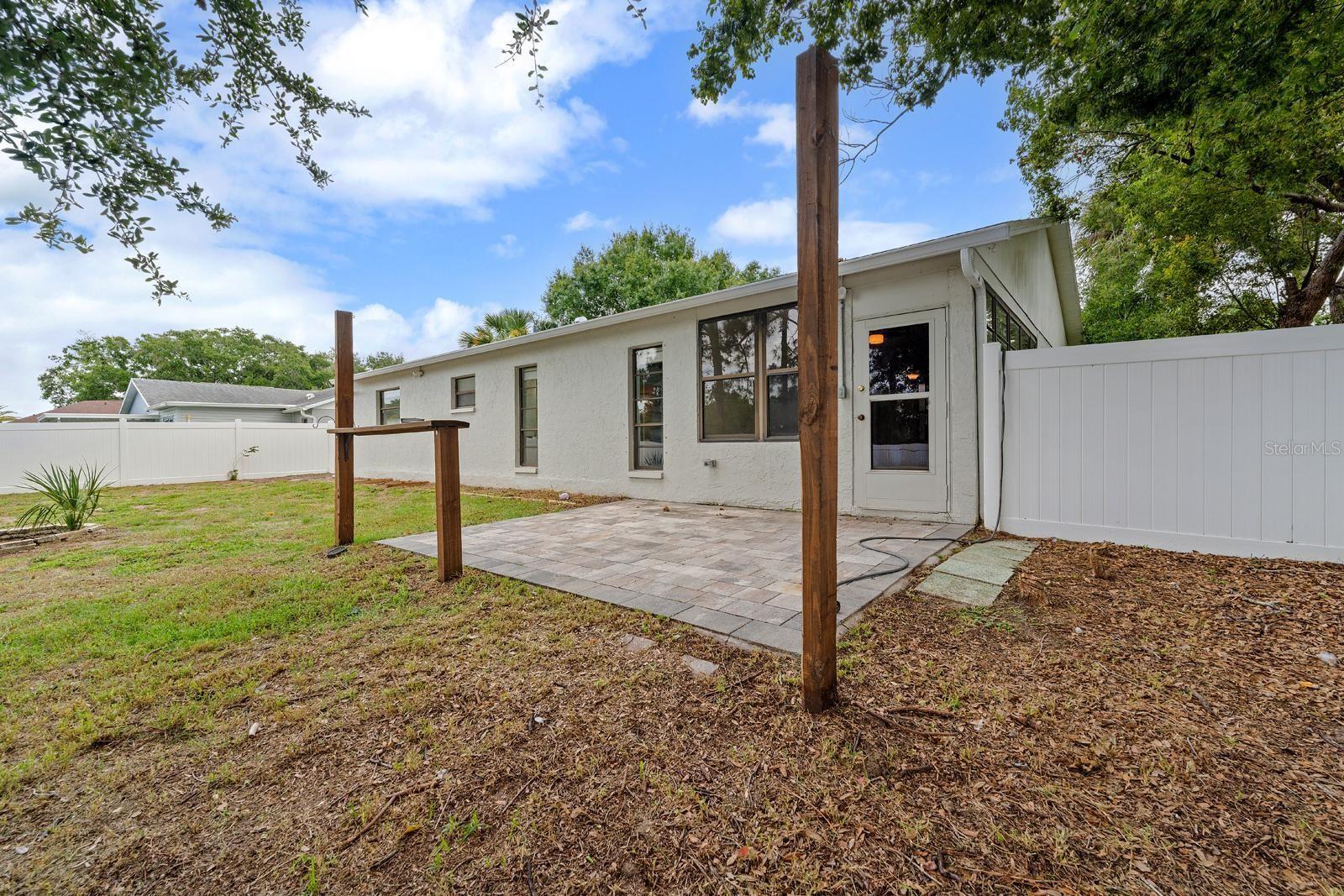 7505 BRAMBLEWOOD DR — photo 19
