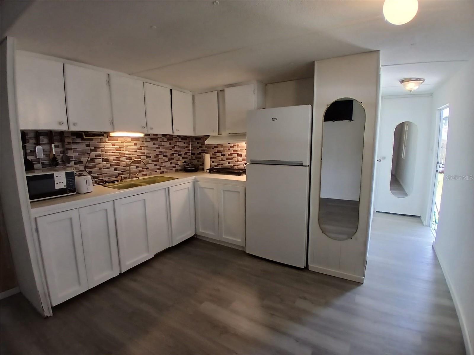 6604 SANDRA DR — photo 3
