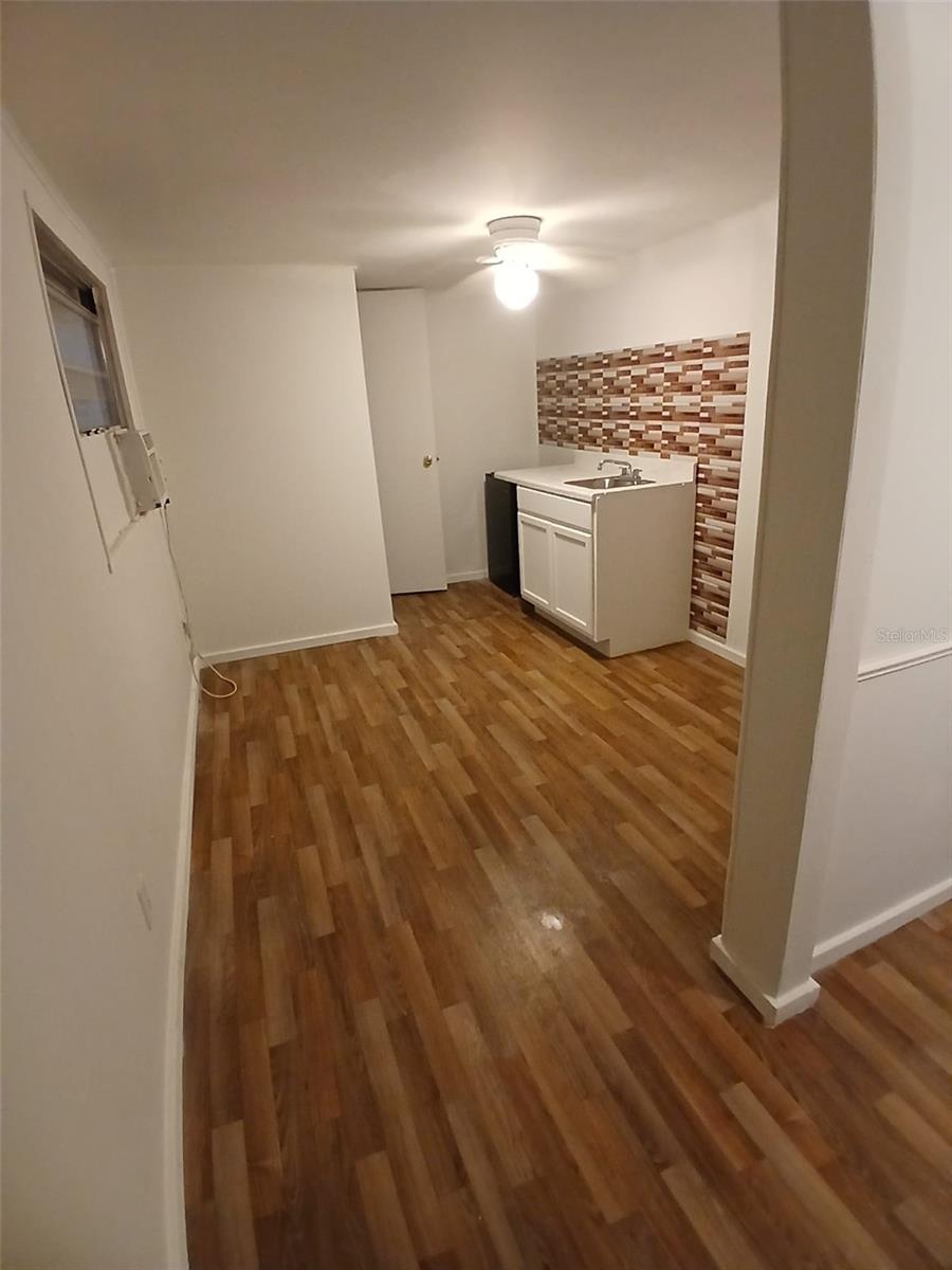 6604 SANDRA DR — photo 13
