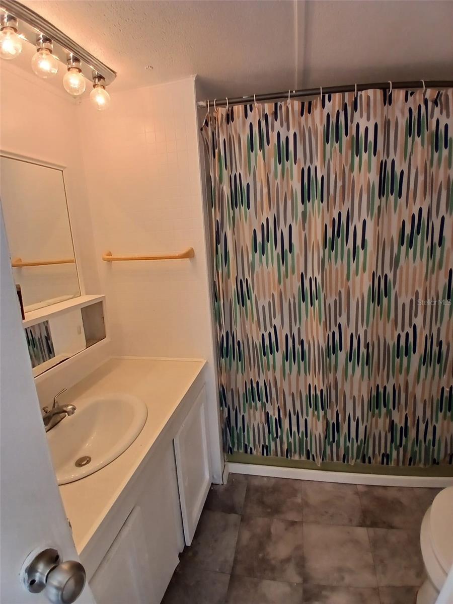 6604 SANDRA DR — photo 7