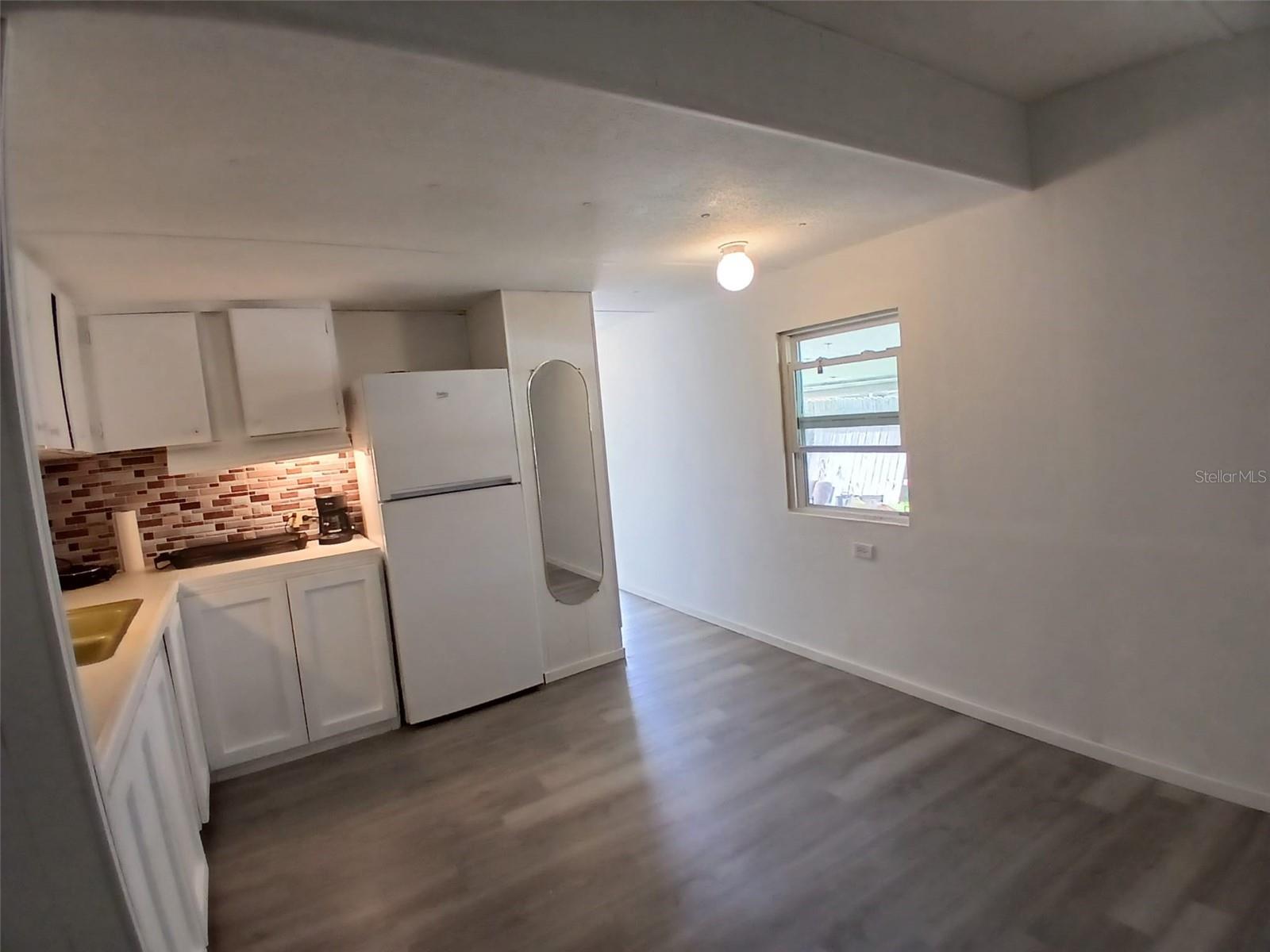 6604 SANDRA DR — photo 4