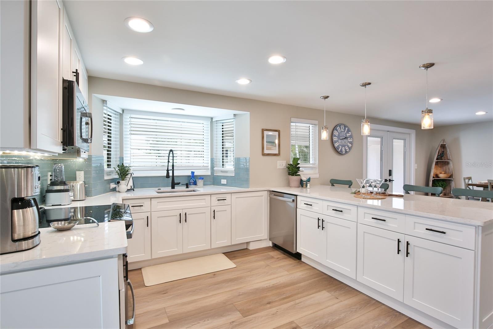 211 ISLAND CIR — photo 9