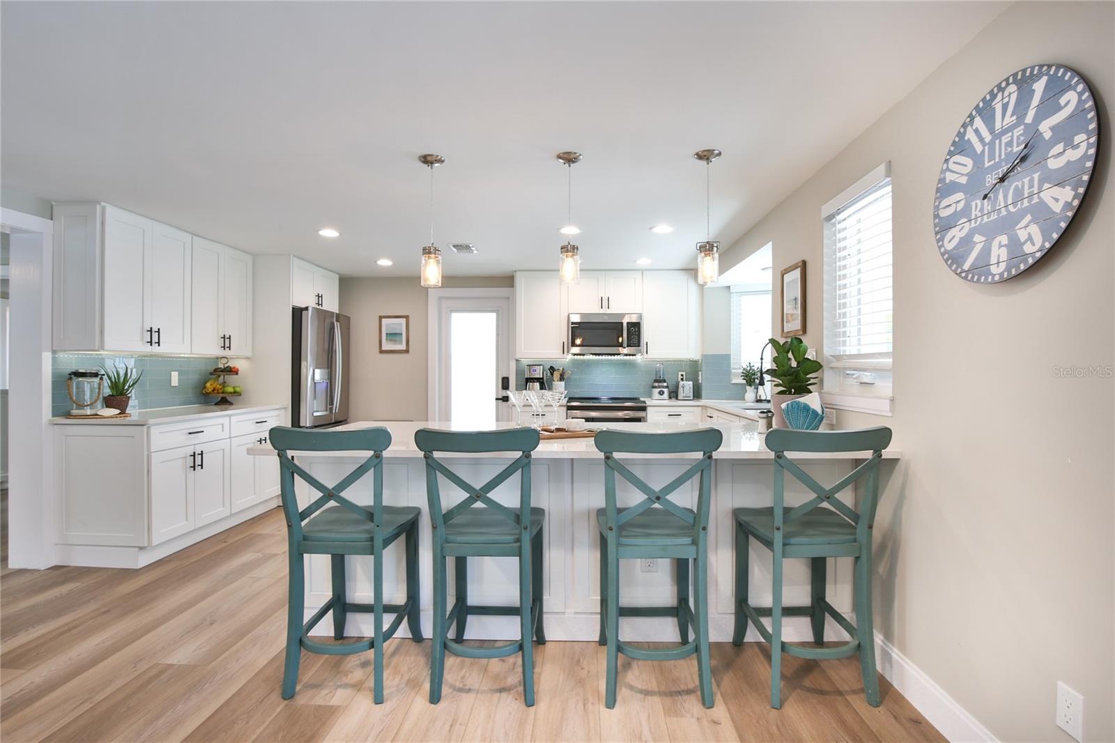 211 ISLAND CIR — photo 12