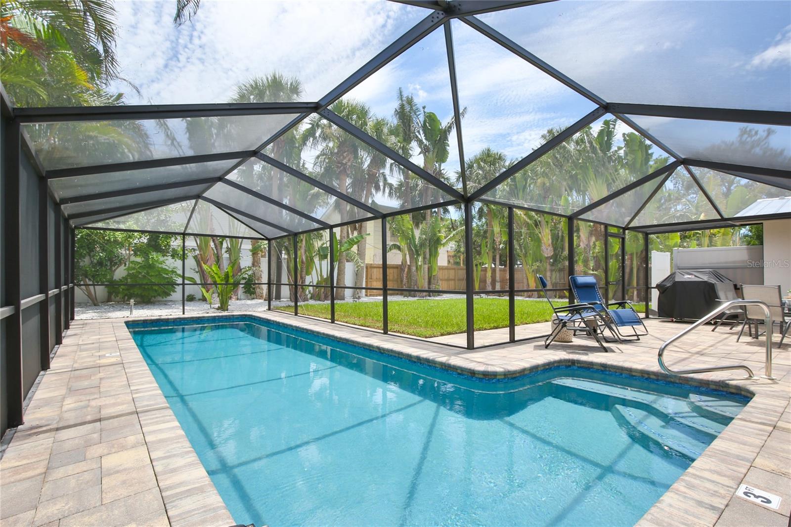 211 ISLAND CIR — photo 33