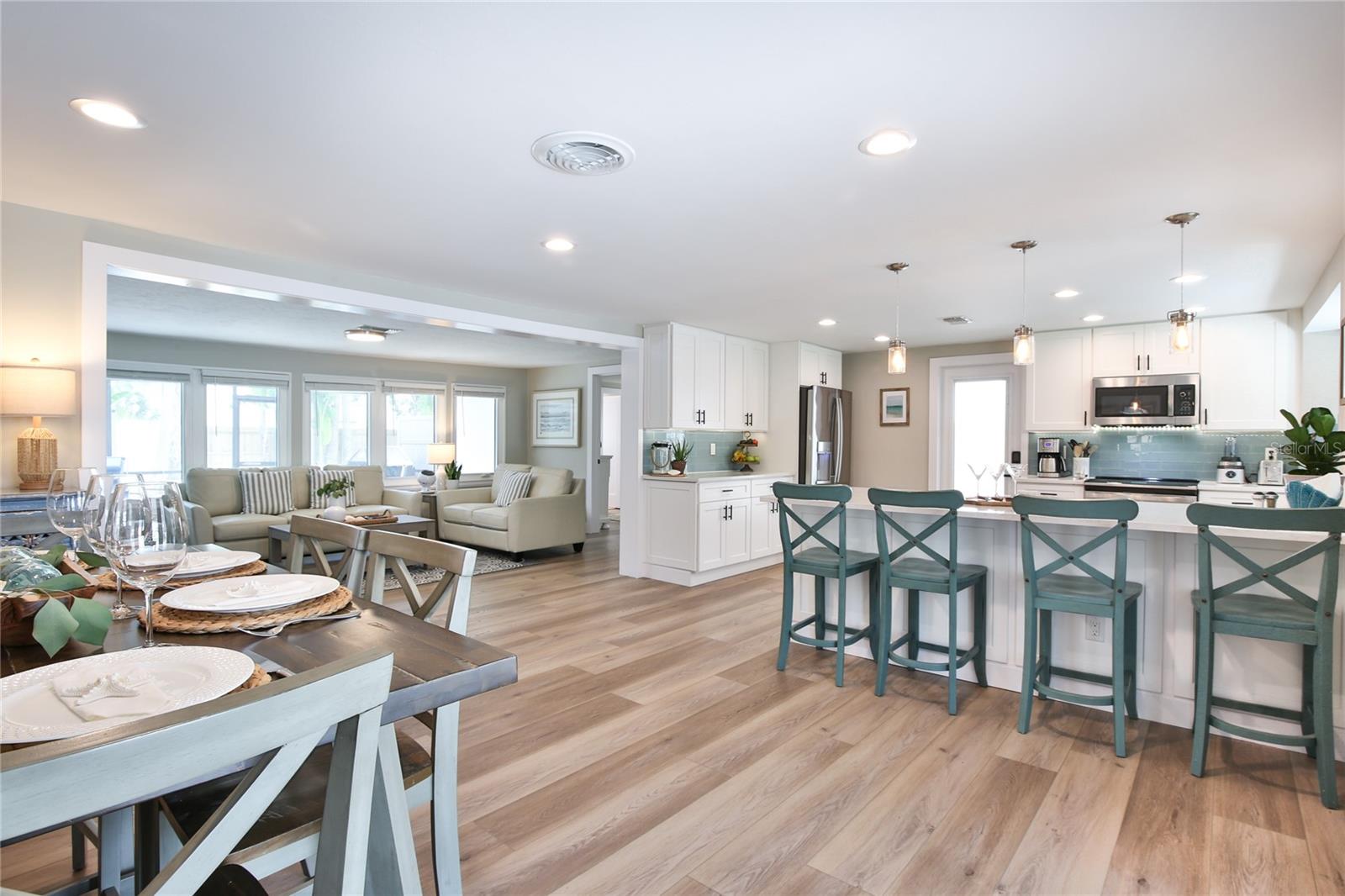 211 ISLAND CIR — photo 13