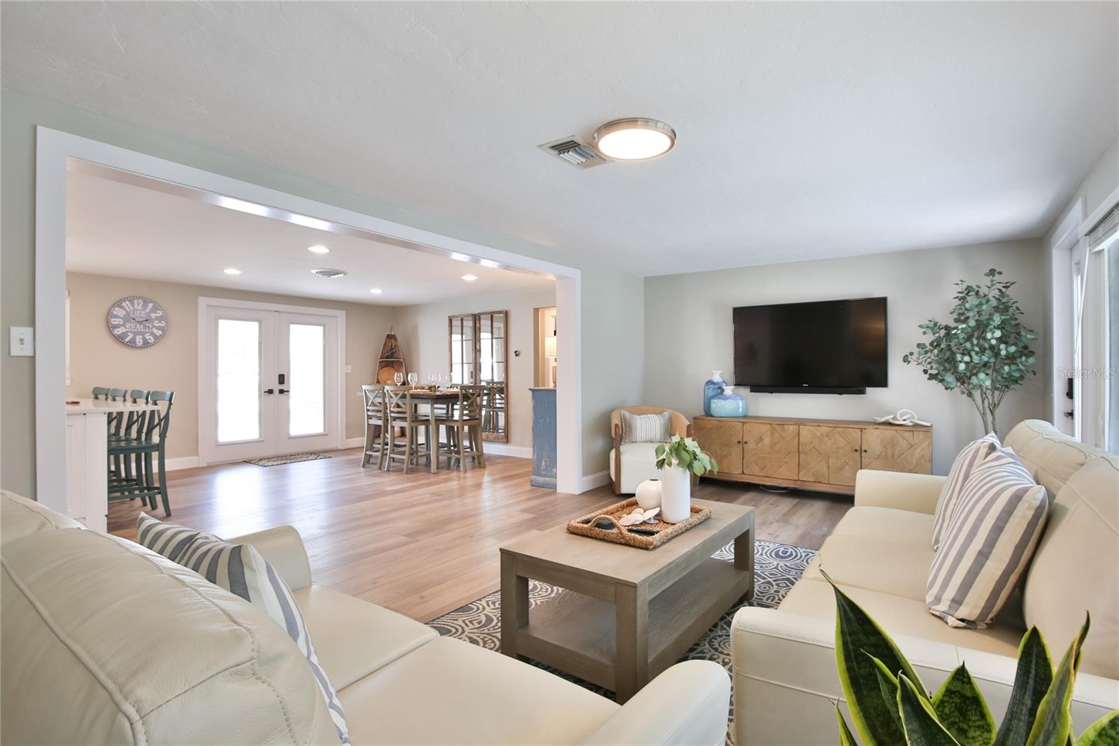 211 ISLAND CIR — photo 5