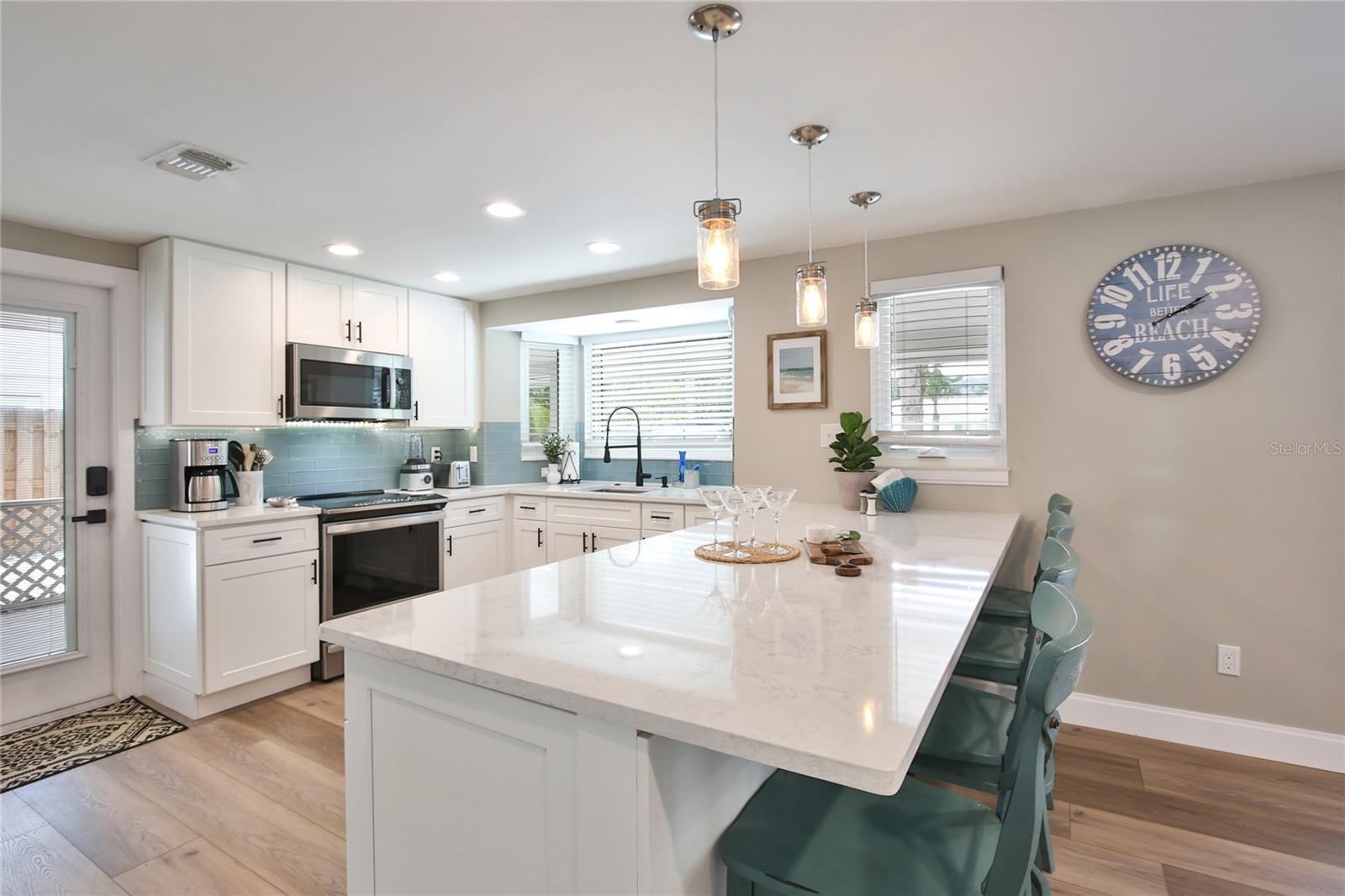 211 ISLAND CIR — photo 11