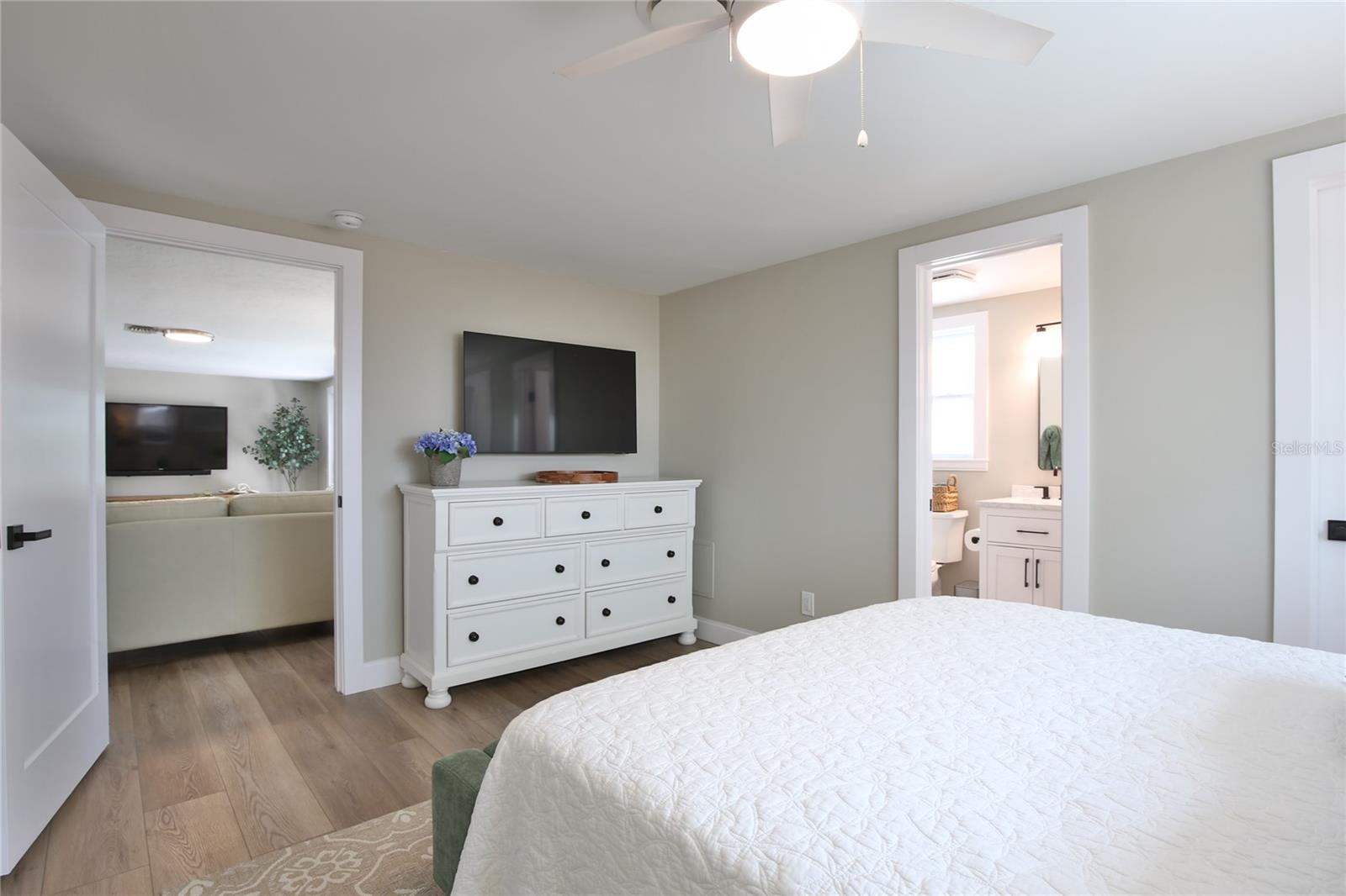 211 ISLAND CIR — photo 18