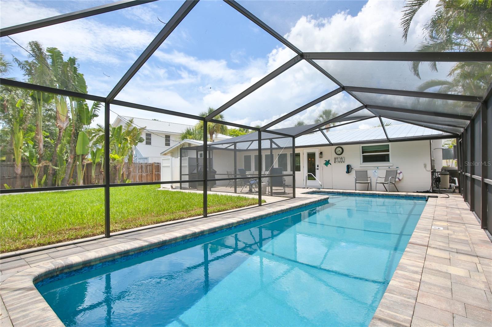 211 ISLAND CIR — photo 32