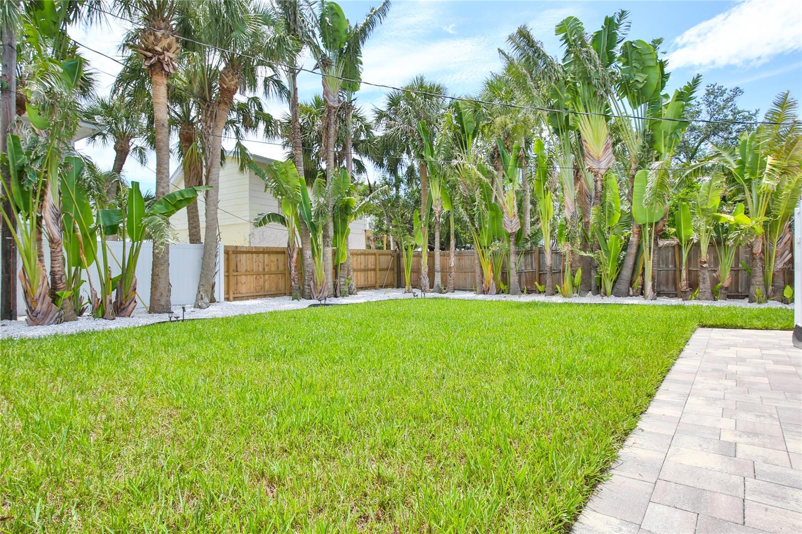 211 ISLAND CIR — photo 36