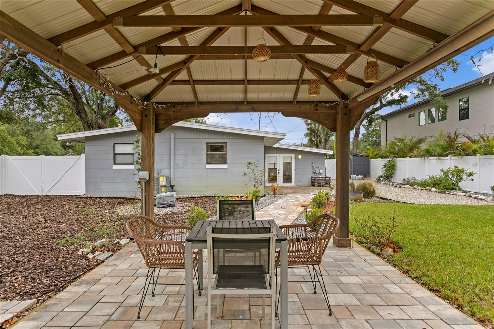2407 S LOIS AVE — photo 48