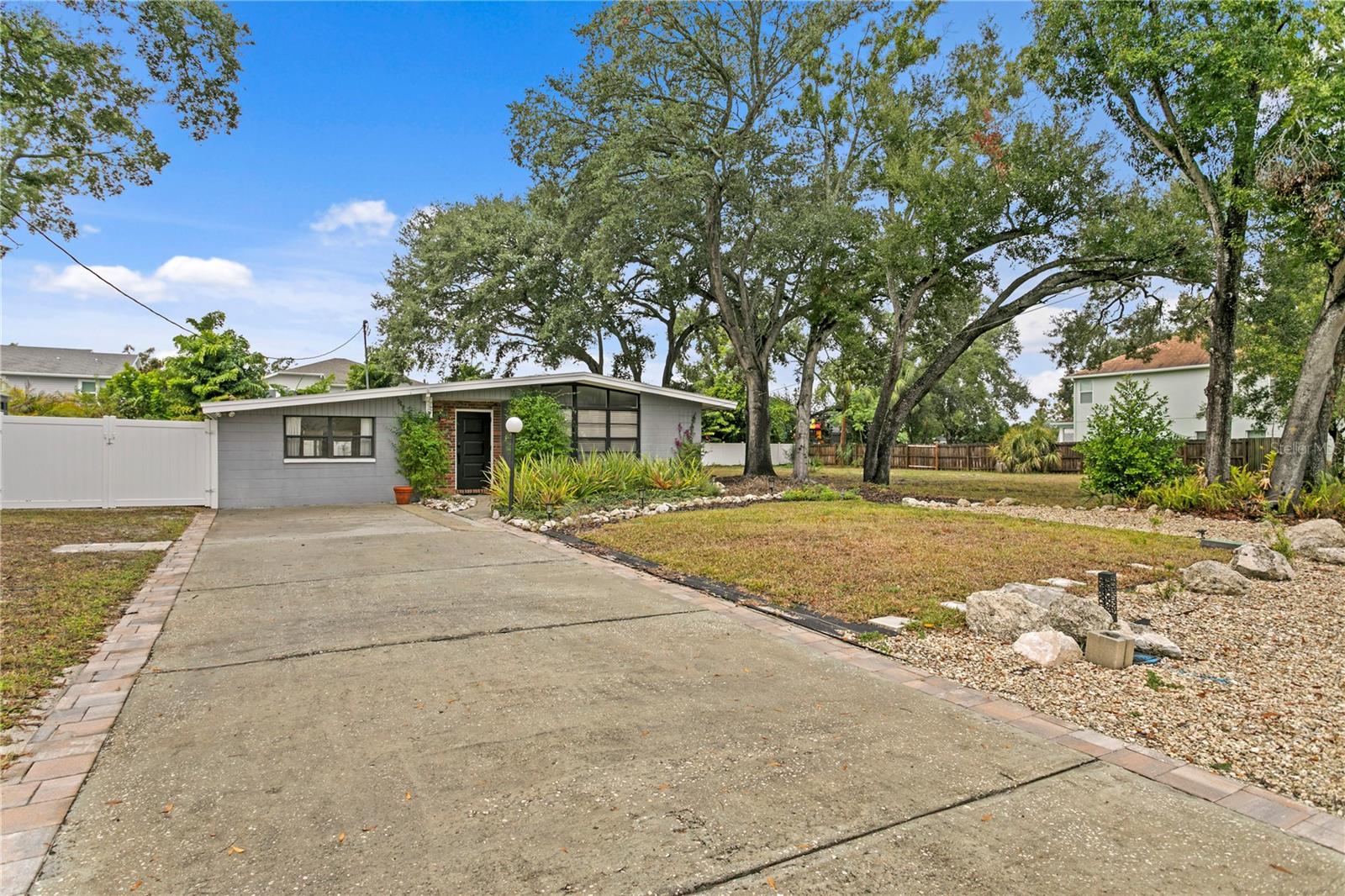 2407 S LOIS AVE — photo 51