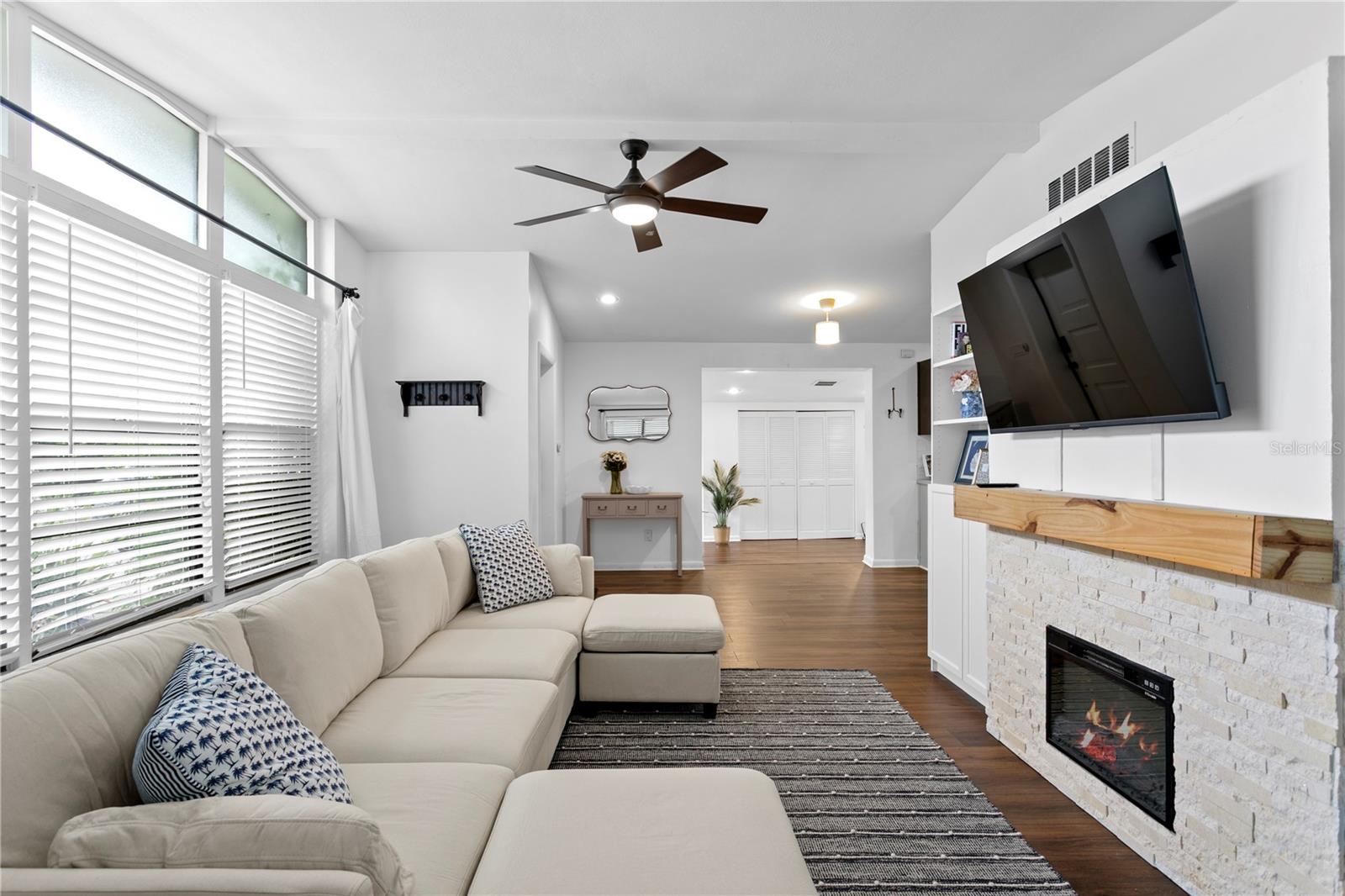 2407 S LOIS AVE — photo 28