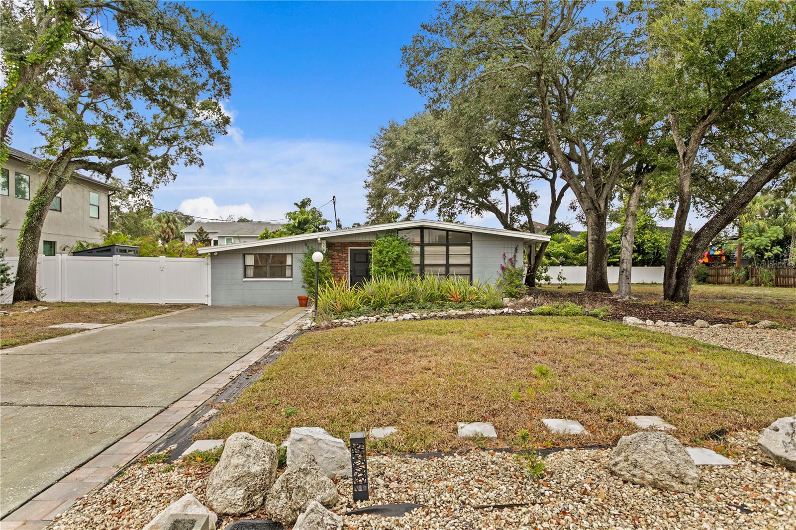 2407 S LOIS AVE — photo 49