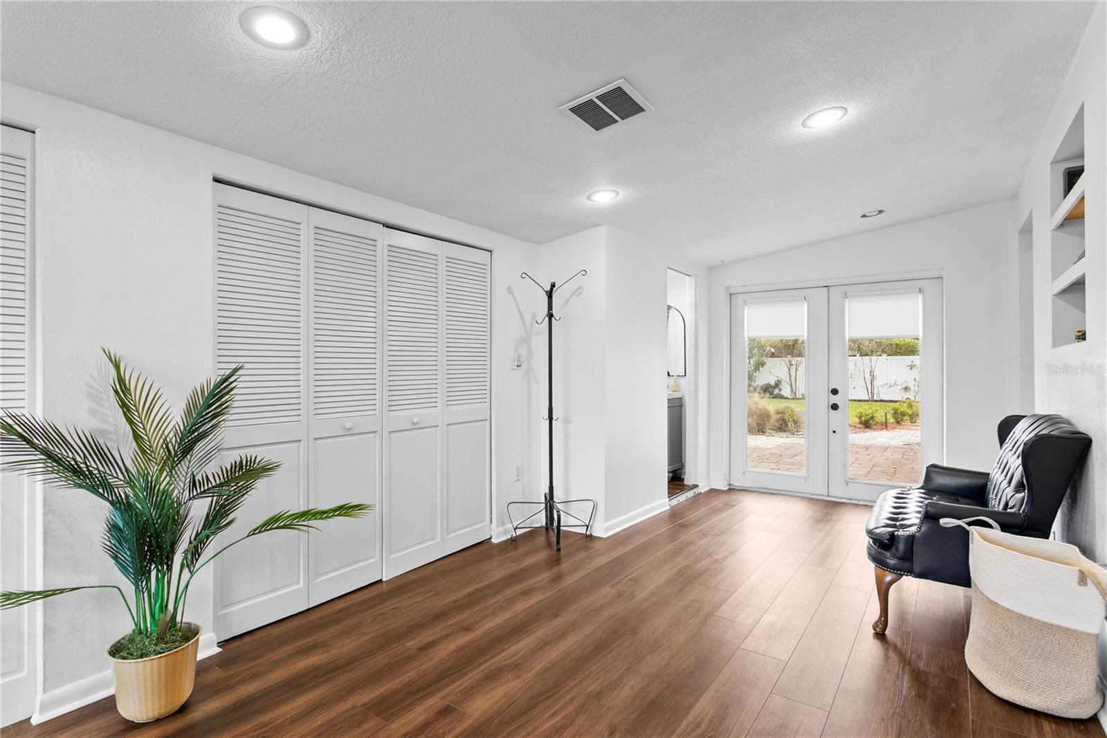 2407 S LOIS AVE — photo 42