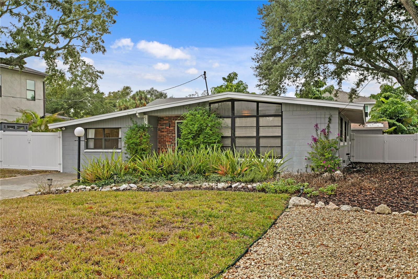 2407 S LOIS AVE — photo 50
