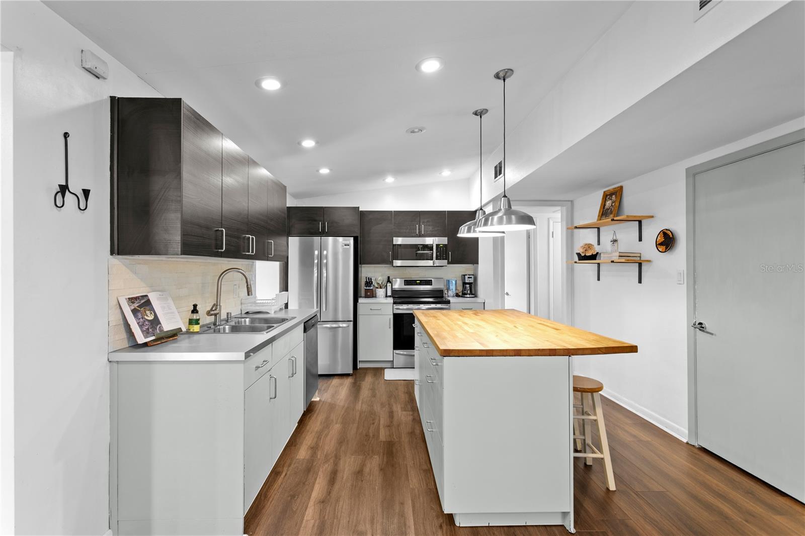 2407 S LOIS AVE — photo 29