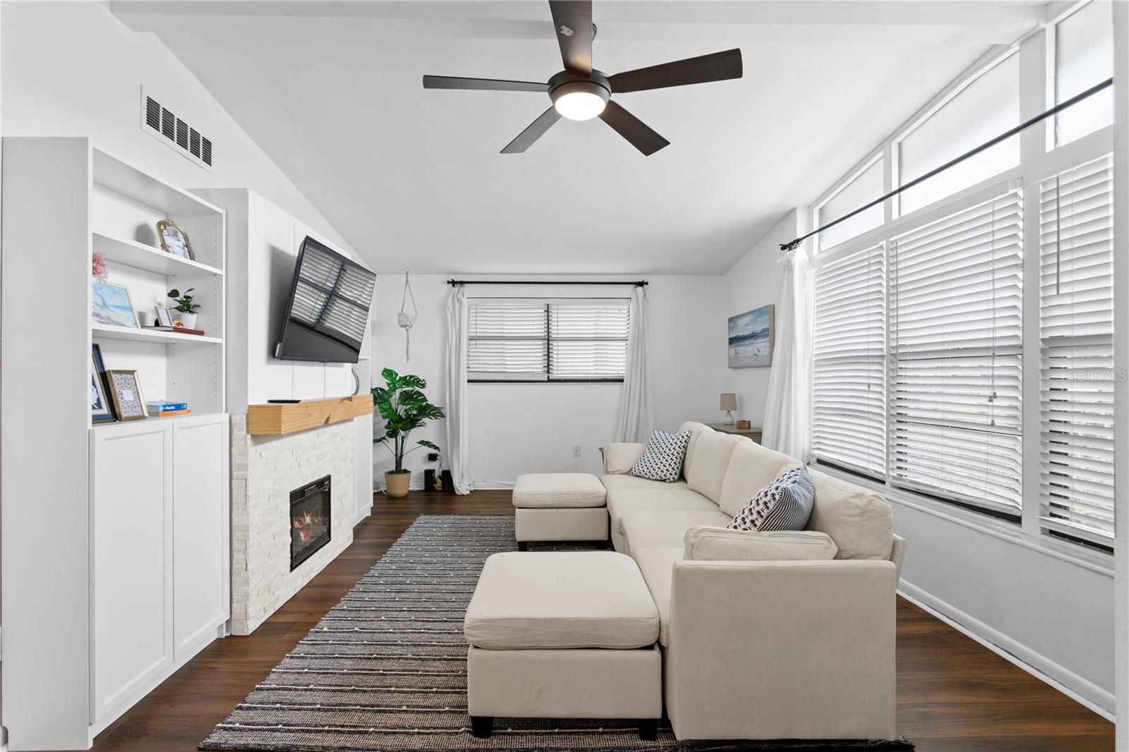 2407 S LOIS AVE — photo 4