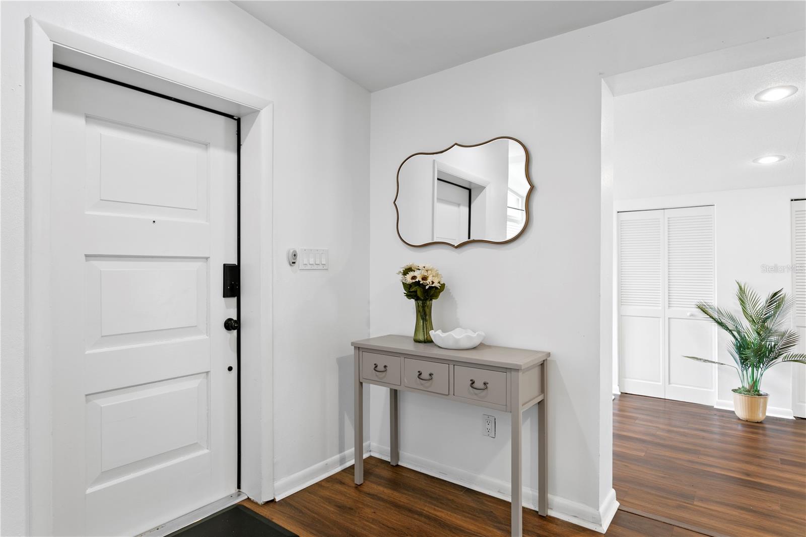 2407 S LOIS AVE — photo 3