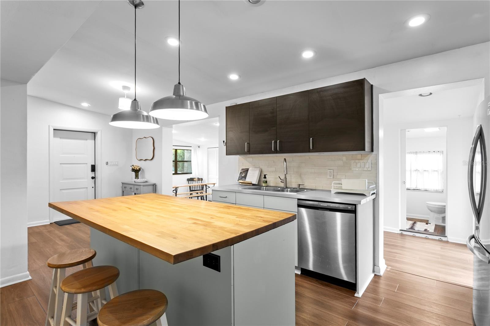 2407 S LOIS AVE — photo 9