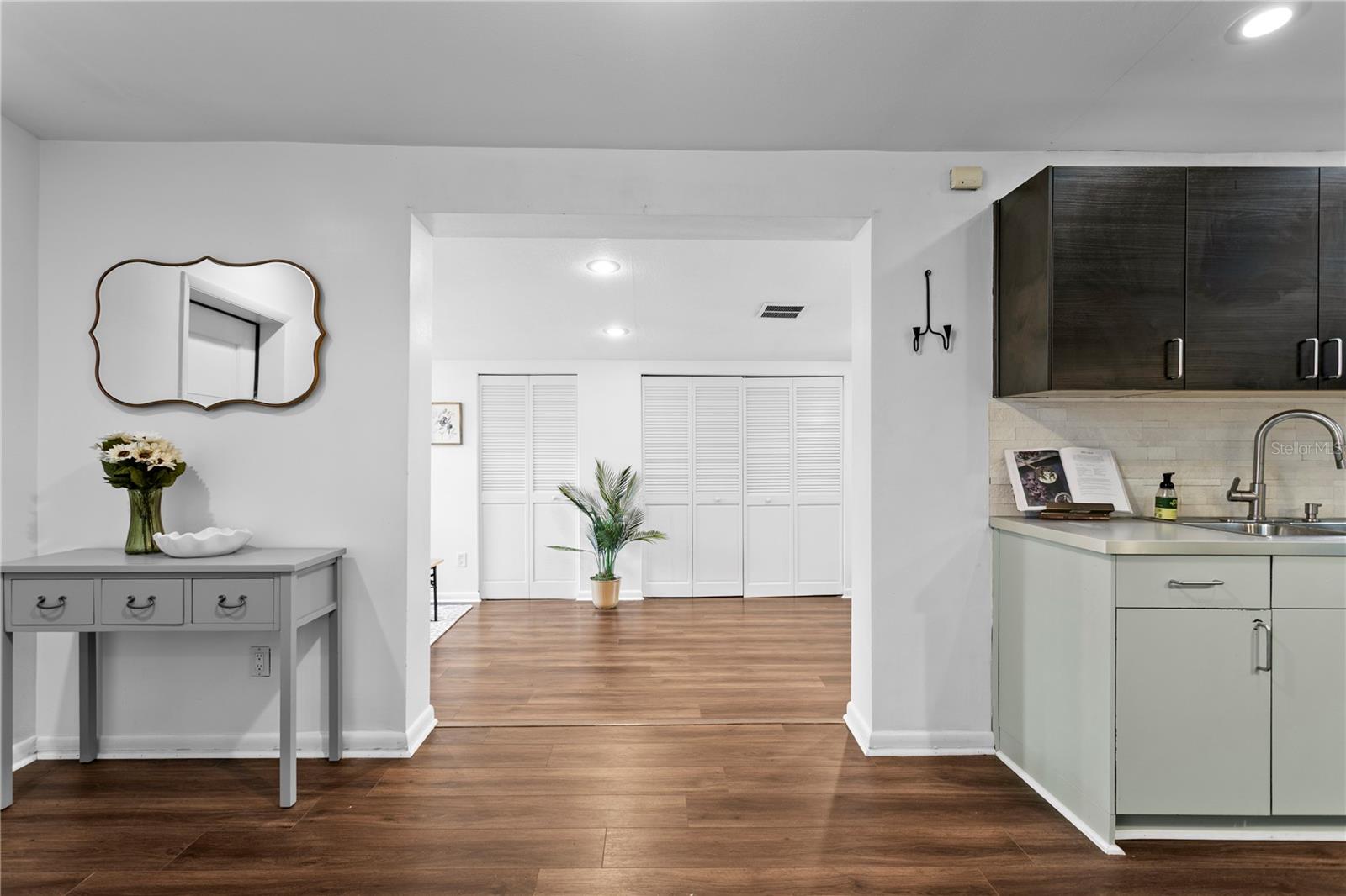 2407 S LOIS AVE — photo 15