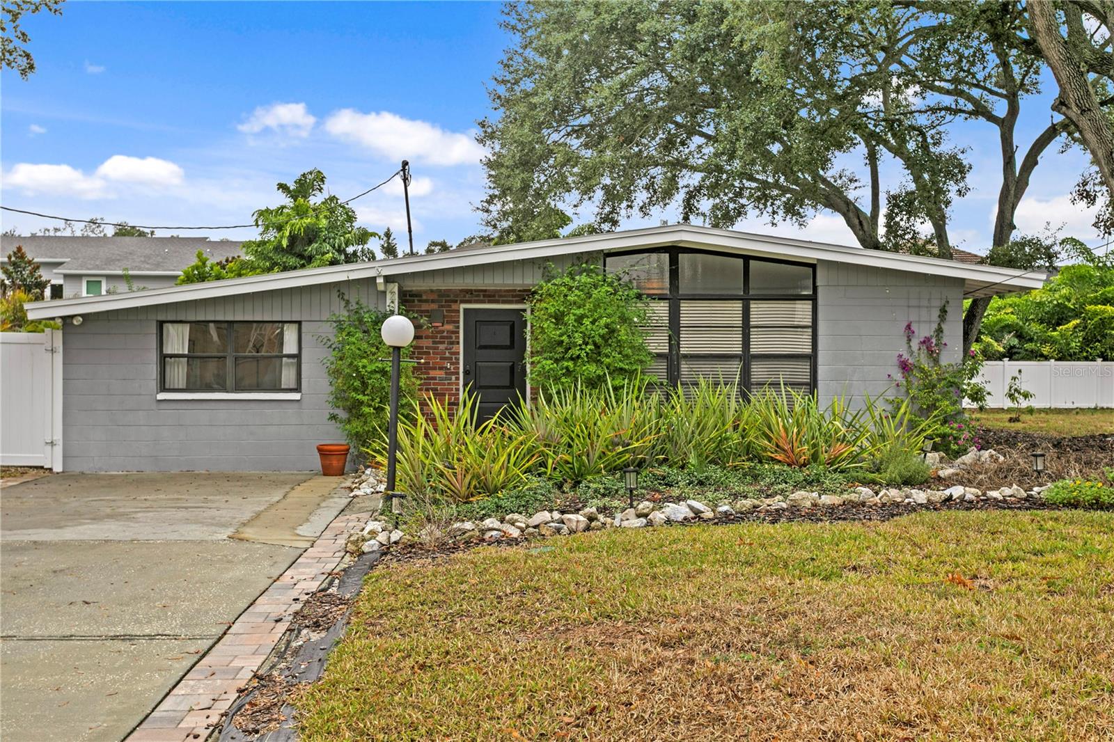 2407 S LOIS AVE — photo 2