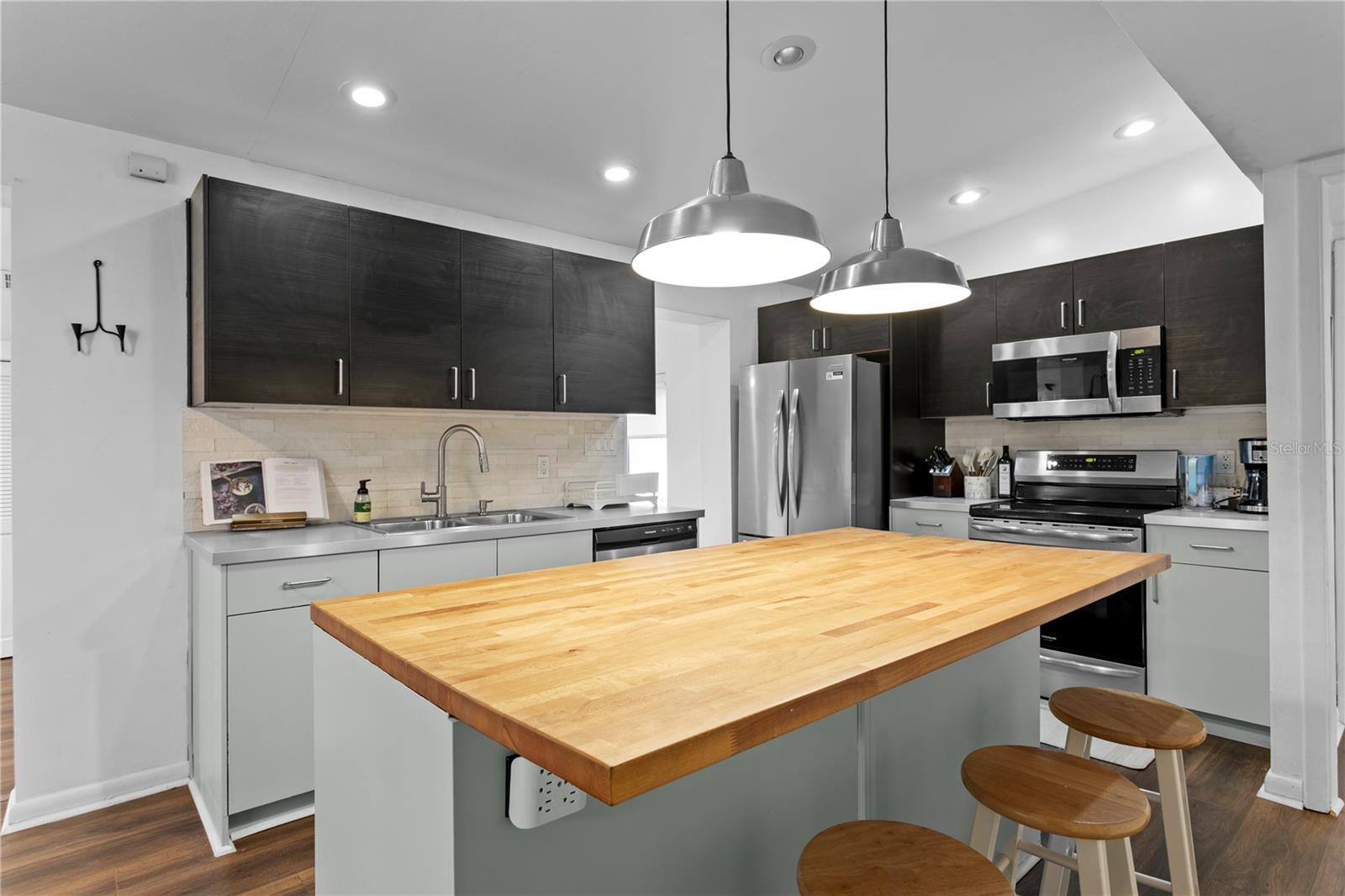 2407 S LOIS AVE — photo 8
