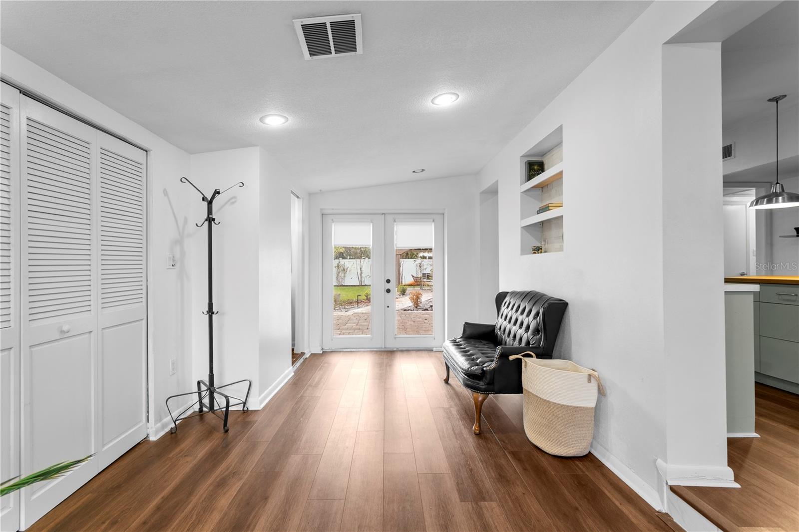 2407 S LOIS AVE — photo 18