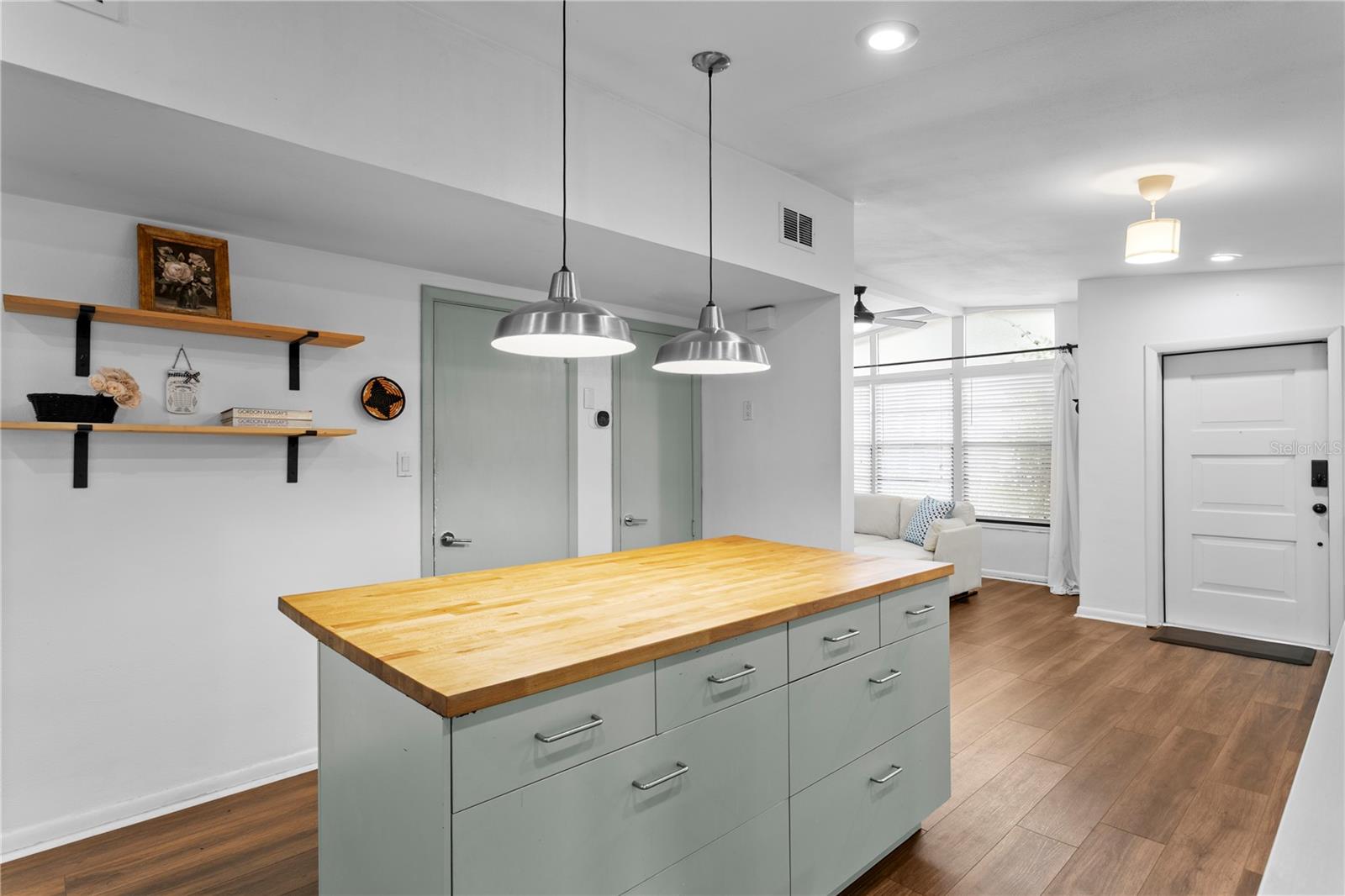 2407 S LOIS AVE — photo 11