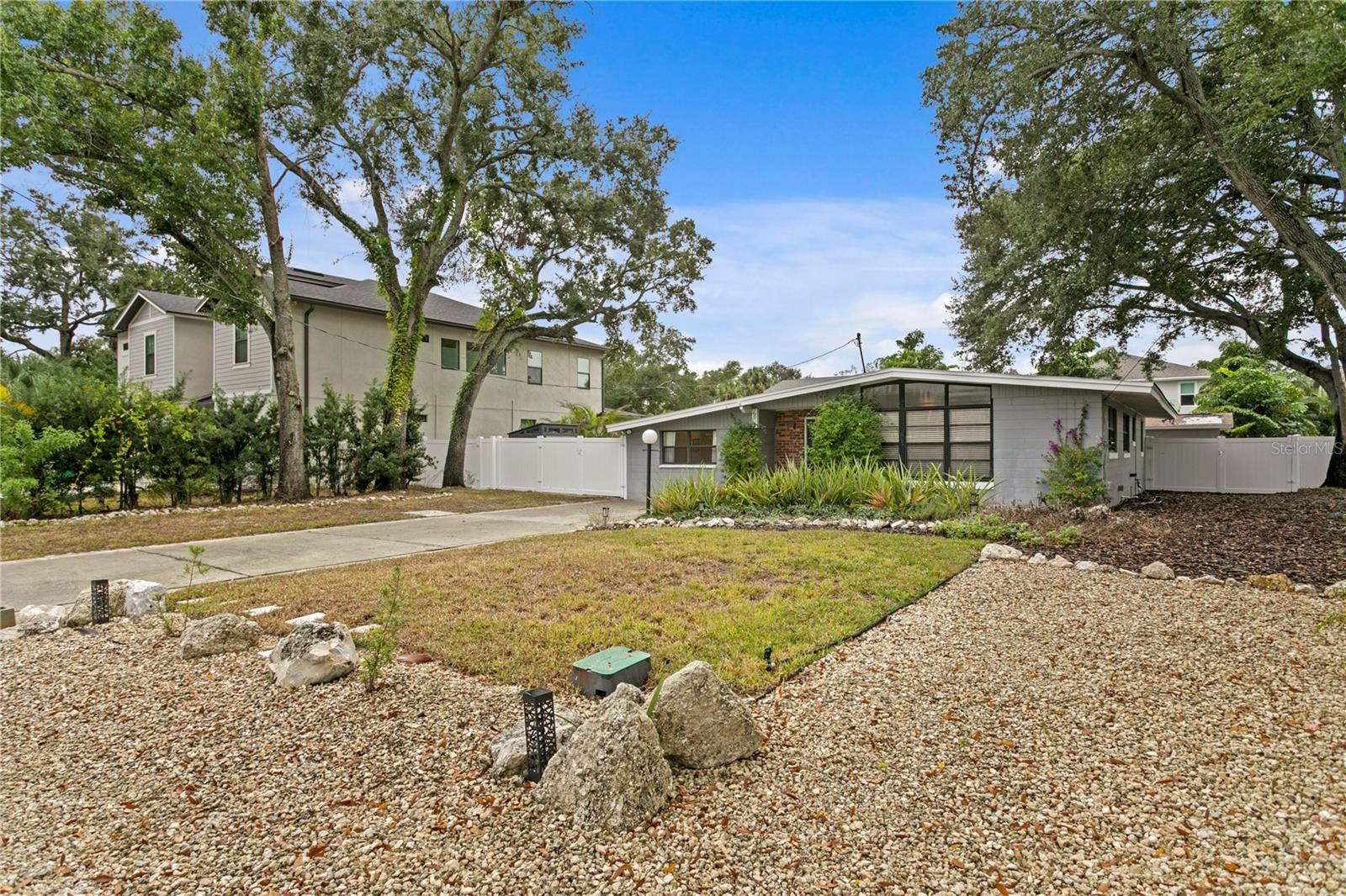 2407 S LOIS AVE — photo 52