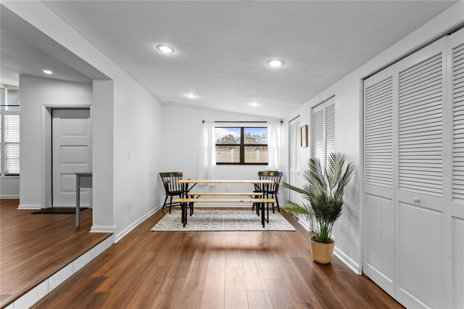 2407 S LOIS AVE — photo 16