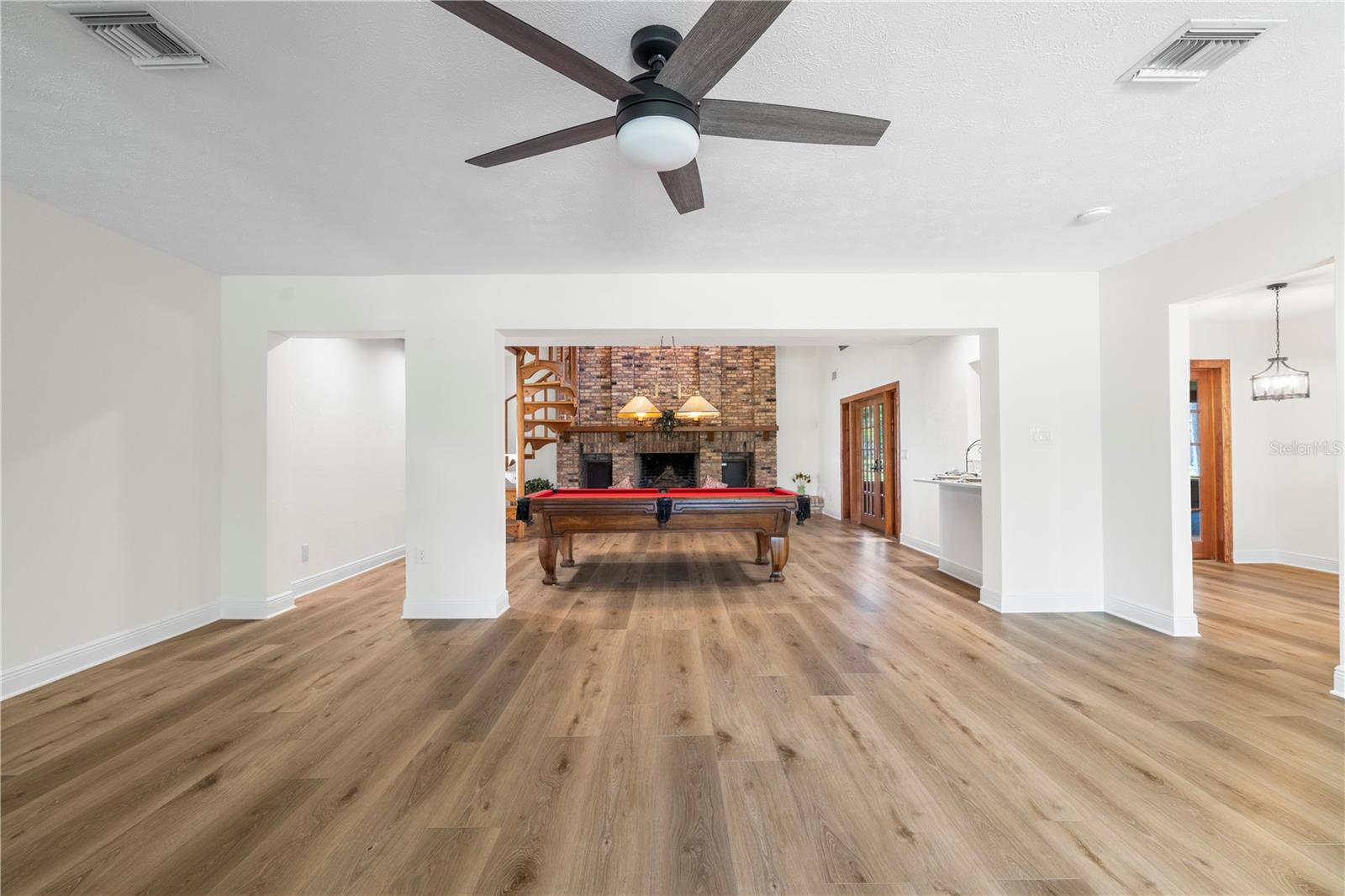 404 DICKMAN DR SW — photo 32