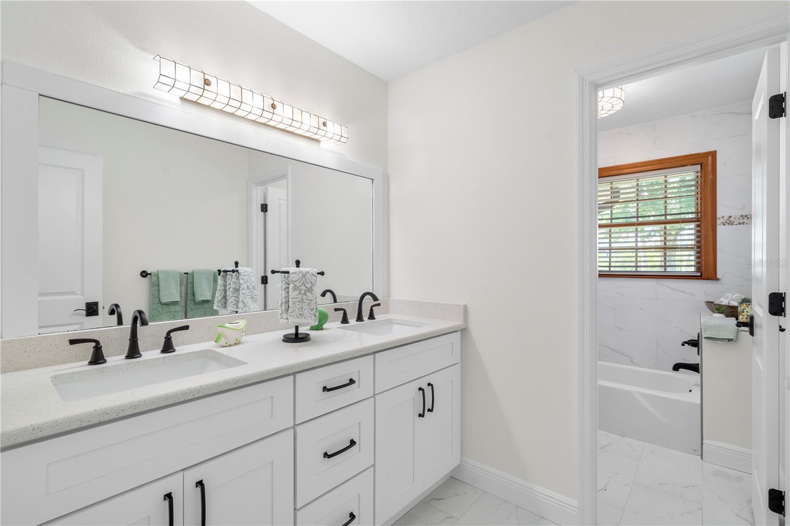 404 DICKMAN DR SW — photo 10