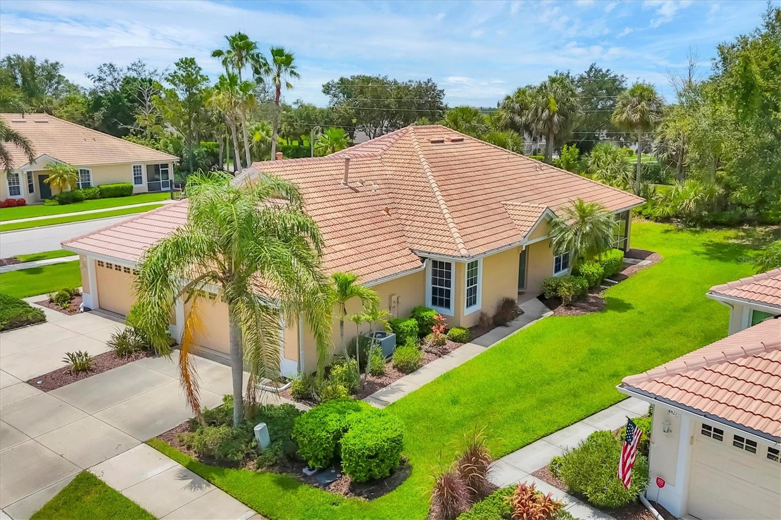 4841 WHISPERING OAKS DR — photo 3